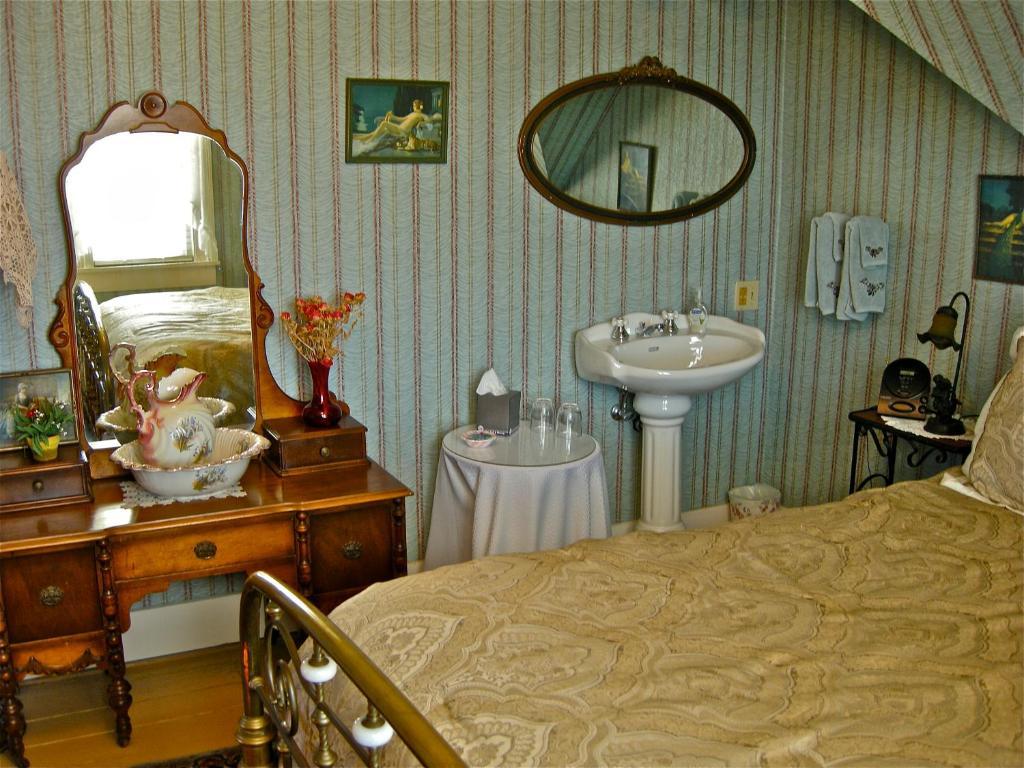 The Old Tower House Bed & Breakfast North Bend Pokoj fotografie